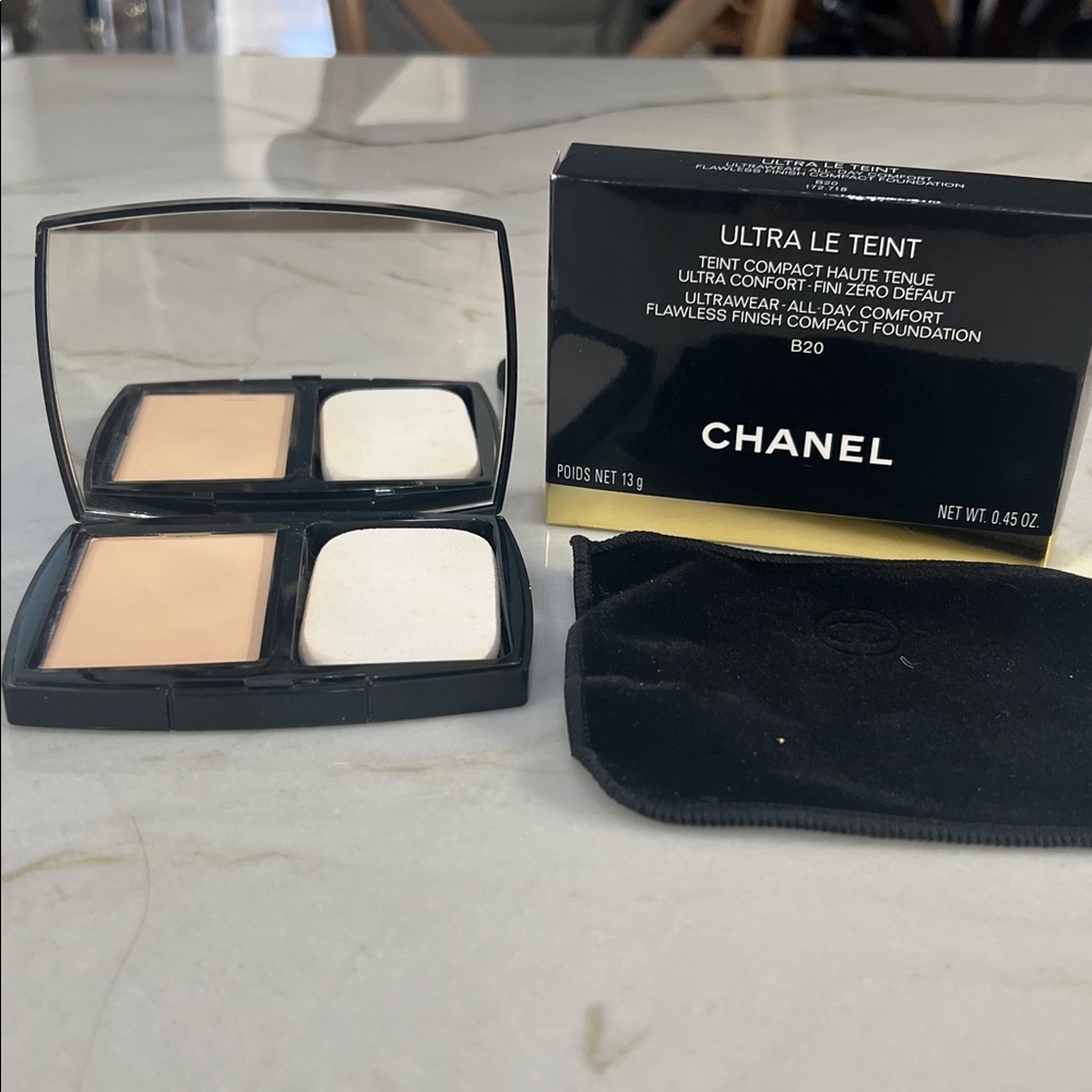 Chanel Ultra Le Teint Compact Foundation B20 - Picture 3 of 3